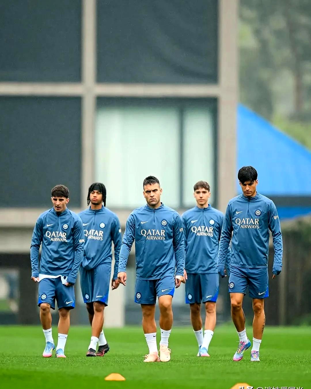 Kaiyun-国际米兰发布备战花絮，最后时刻回应争议，全明星赛任务艰巨，赛程密集仍需轮换(国际米兰时尚时装周)